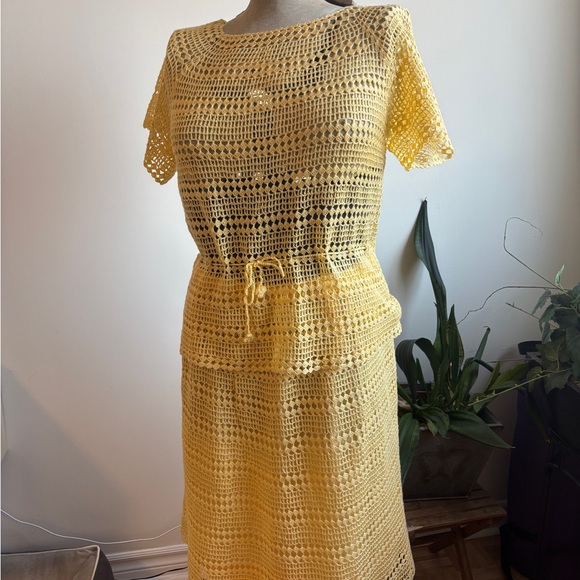 Gorgeous Vintage Yellow Crochet Skirt and Top Set - Picture 11 of 11